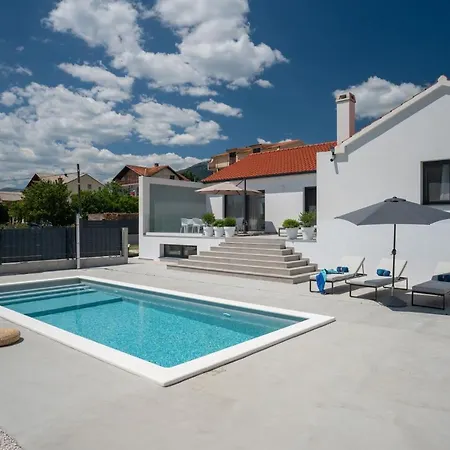 Villa Activitas - Professional Fitness & Pool