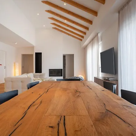 Activitas - Professional Fitness & Pool Villa