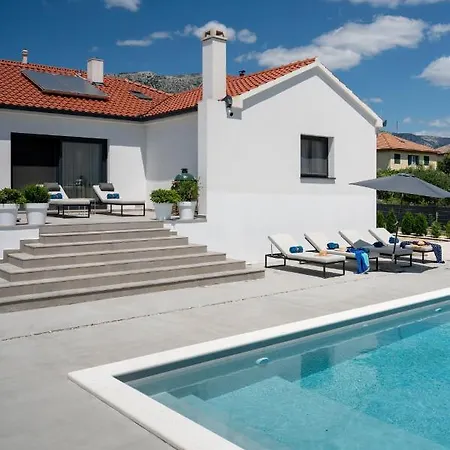 Villa Activitas - Professional Fitness & Pool *