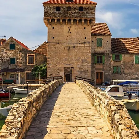 Activitas - Professional Fitness & Pool Villa Kaštela